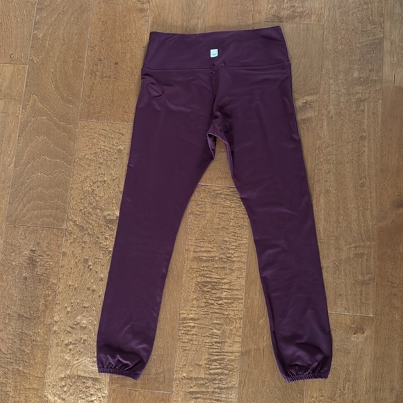 Vuori Deep Purple Leggings - Picture 2 of 4